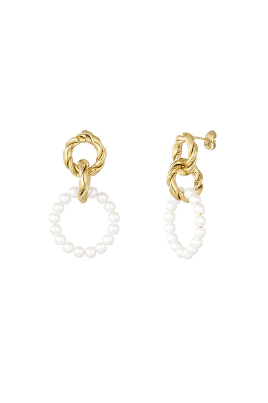 Round pearl earrings